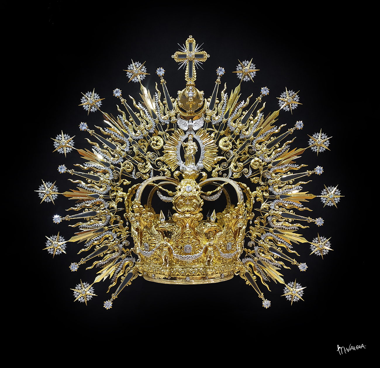 Ajuar de María Santísima de la Paz y Esperanza Coronada
