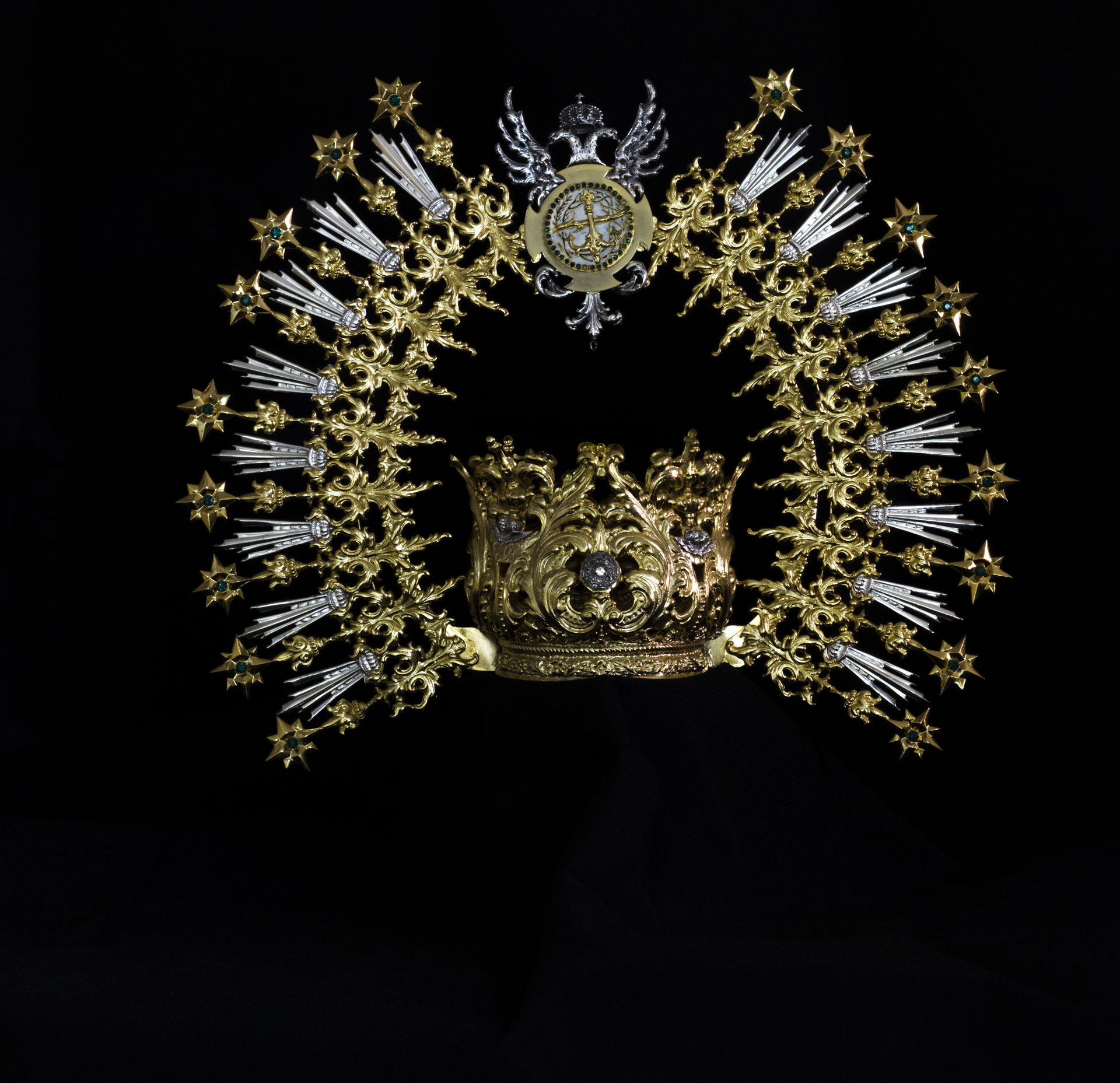 Ajuar de María Santísima de la Paz y Esperanza Coronada