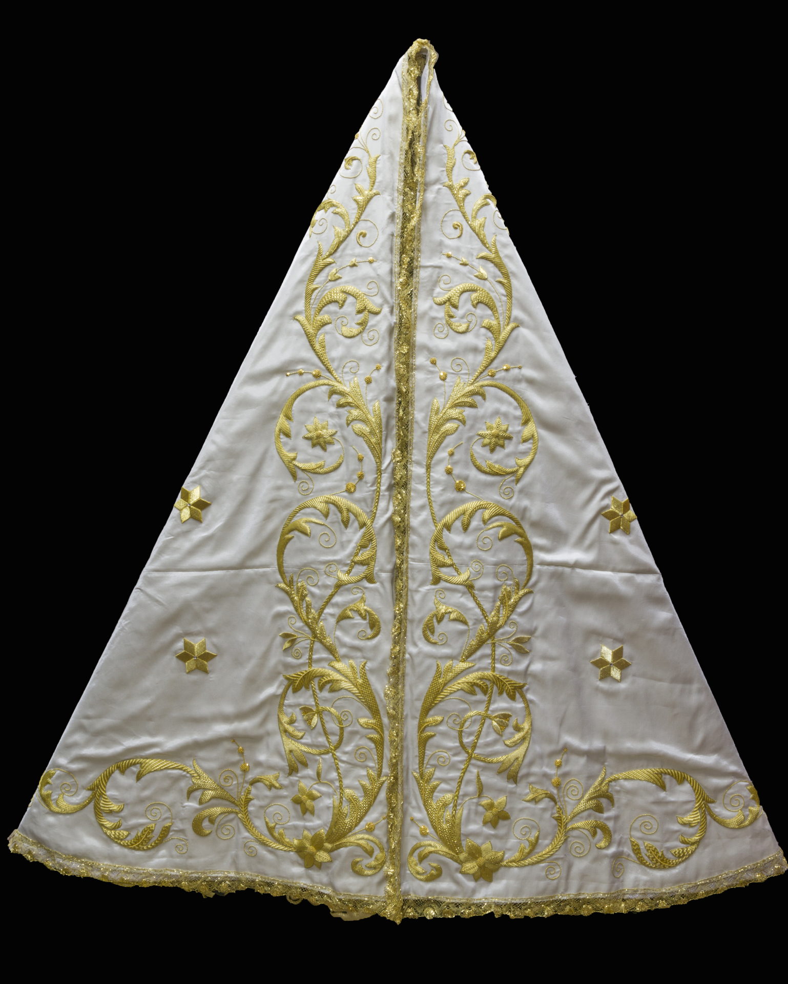 Ajuar de María Santísima de la Paz y Esperanza Coronada