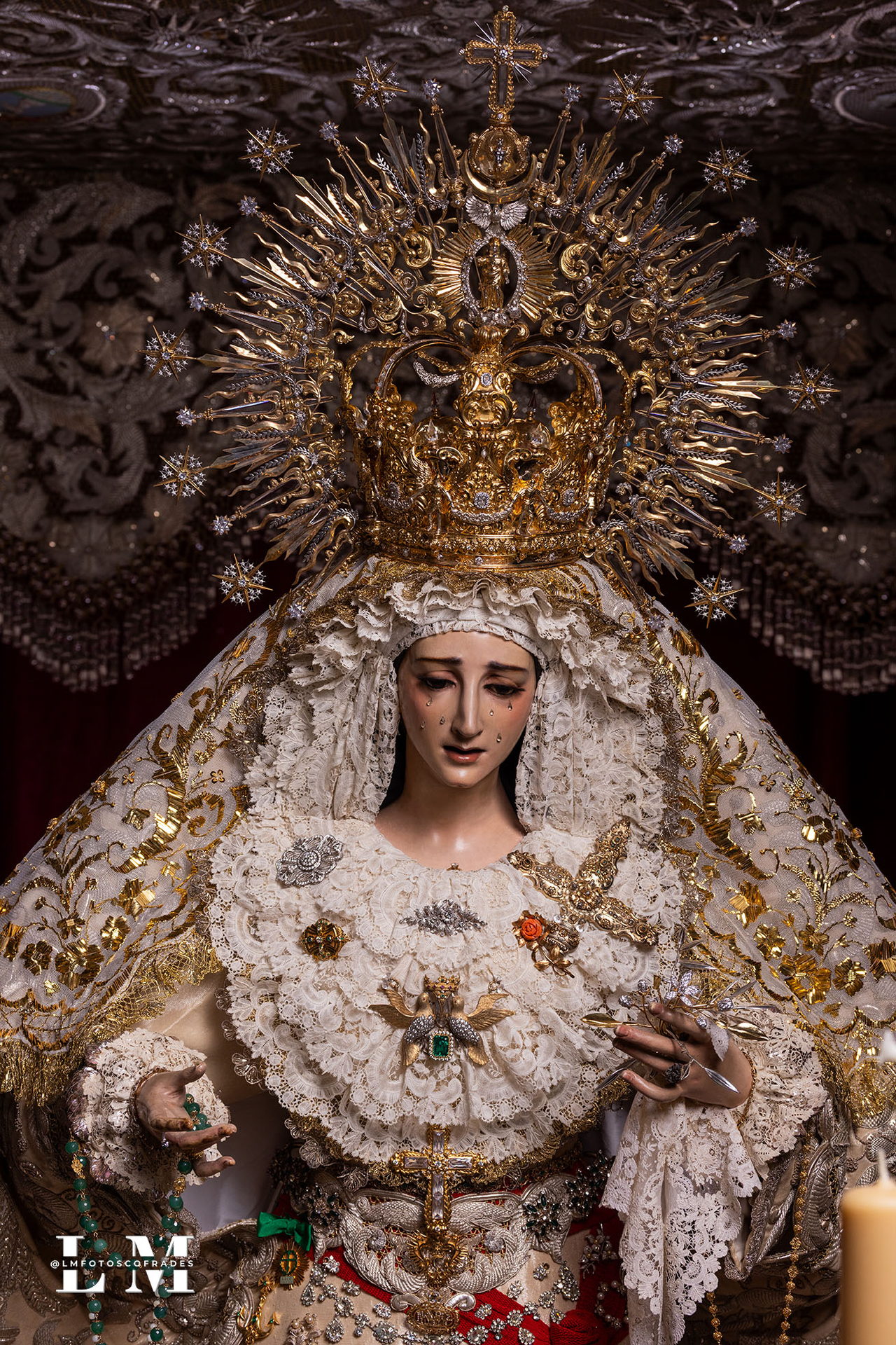 Ajuar de María Santísima de la Paz y Esperanza Coronada
