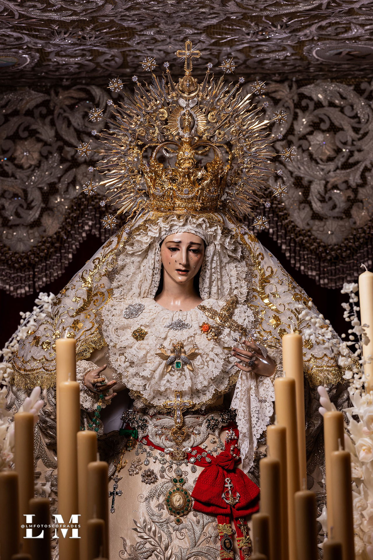Ajuar de María Santísima de la Paz y Esperanza Coronada