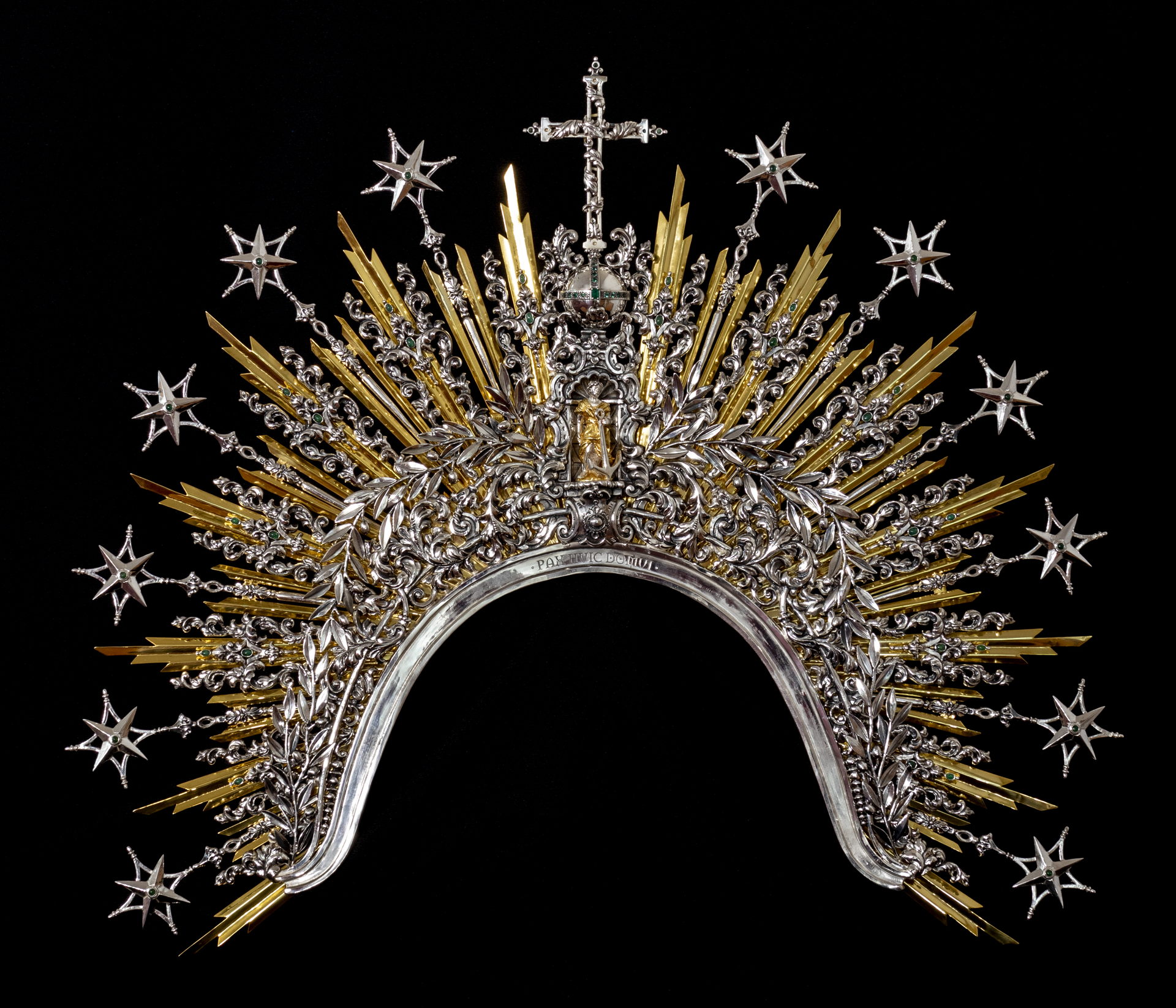 Ajuar de María Santísima de la Paz y Esperanza Coronada