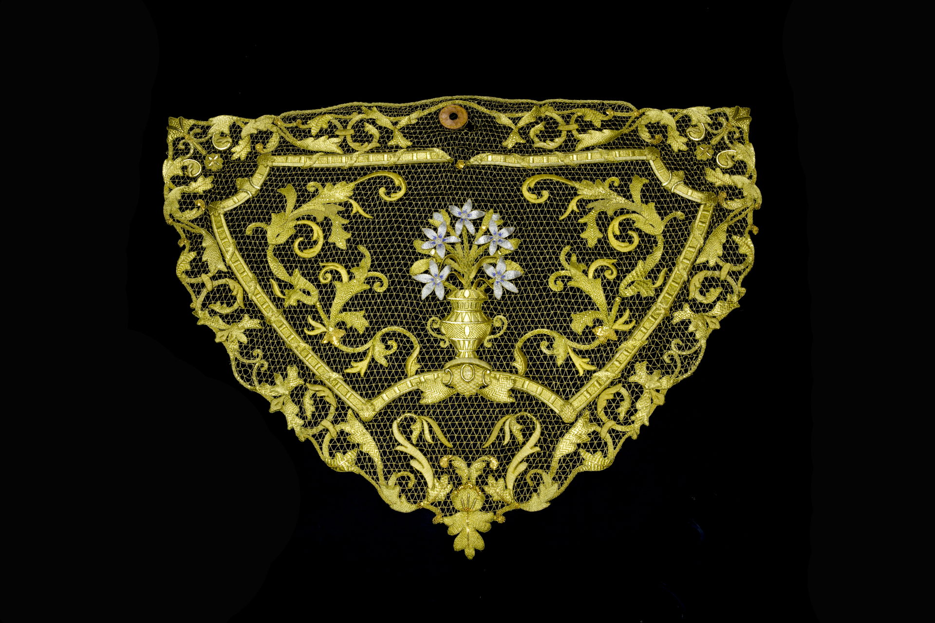 Ajuar de María Santísima de la Paz y Esperanza Coronada